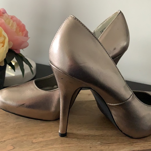 Steve Madden Platinum Metallic Heels - Picture 8 of 8